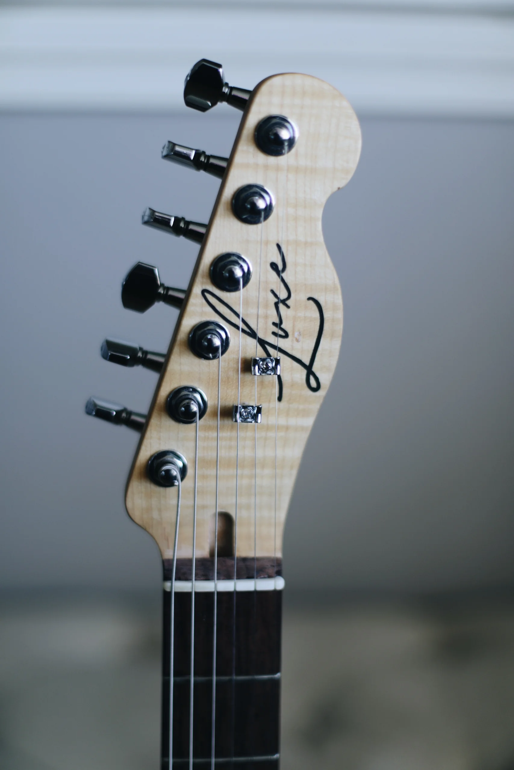 Clarus AS | Tobacco Burst — detail
